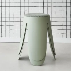 Set de 2 tabourets empilables vert céladon. bouclette texturée. NIKI. D.30 / 44 x H46cm