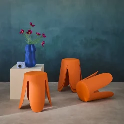 Set de 4 tabourets empilables simili cuir orange. Niki D.30 / 44 x H46cm