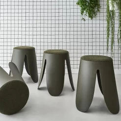 Set de 4 tabourets empilables kaki foncé. bouclette texturée. NIKI. D.30 / 44 x H46cm