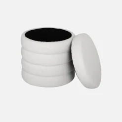 Tabouret en bouclettes blanches avec coffre de rangement intégré