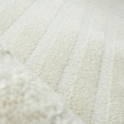 Tapis chambre tissé motif géométrique CERABI, crème