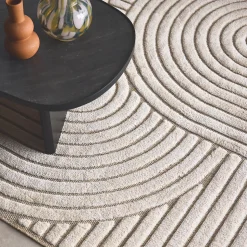 Tapis intérieur motif ethnique arches 160x230cm. poils ras. beige et crème