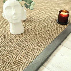 Tapis Jonc de mer - Bihar fin chevron - Ganse chenille vert mousse - 80 x 150 cm