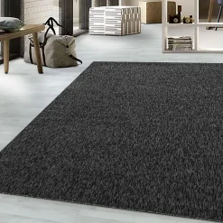 Tapis pour une chambre ou une entrée tissé motif uni SAKRDA, Noir