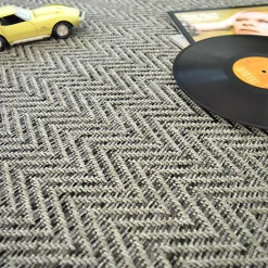 Tapis tissé plat - Java Chevron silver - Ganse coton noir - 120 x 170 cm