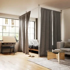 Tringle à rideaux extensible et séparateur de pièce en métal blamc