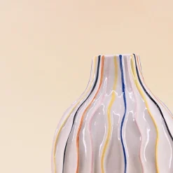Vase blanc en céramique lignes colorées 19cm