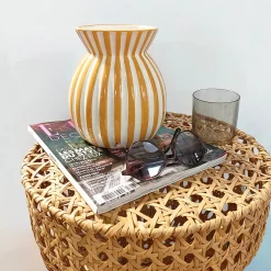 Vase en céramique à rayures texturées jaune et blanc Ø16,5 x H.19 cm Ornami