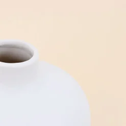 Vase en céramique blanche avec anse 11cm