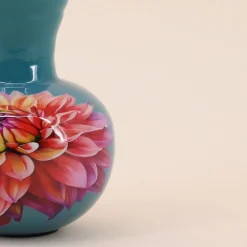 Vase en métal laqué turquoise fleuri h13,5cm
